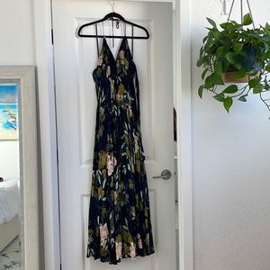 Aakaa maxi dress from vici. New with tag size small.